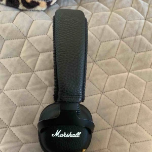  - Marshall hörlurar, bra ljud. Använda men i gott skick. Säljer pga fått nya.  Finns att hämta i spånga alternativt att du står för frakt. 