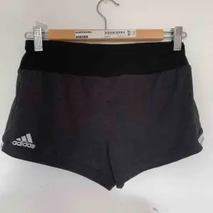Adidas workout shorts✨ bought for 300 kr selling for 170 kr ✨ pick up in stockholm or pay for shipping 💖