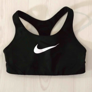  - Skön svart sport-BH från Nike i gott skick, storlek S passar även XS