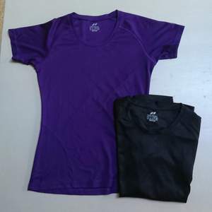 Träningströjor från pro touch, 60 kr/ tröja eller 100 kr för båda. Samma märke och samma modell på båda tröjorna. 