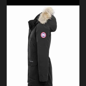  - Jättefint skick, använd endast en vinter. Canada goose trillium parka xs men skulle passa någon som har S Svart färg