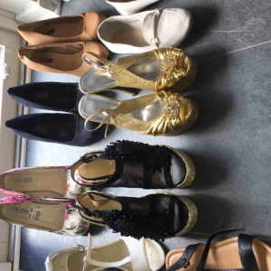  - Fina klackar från dinsko, jättefint skick använt ett fåtal gånger. Olika storlek på dem från 36-38 :). Pris från 100 till 280kr. Möts upp i Växjö eller i Braås annars så kan vi diskutera frakt 