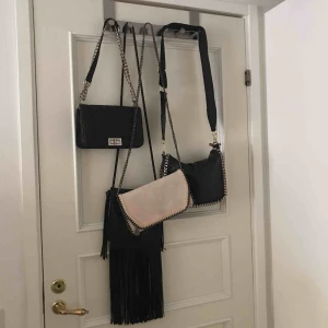  - Olika  trendiga väskor  Pris varierar på vilken väska så de är bar skriva vilken du är intresserad över. Möts i Linköping / Norrköping 