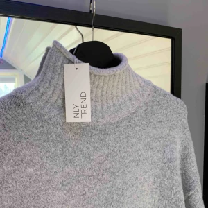  - Jättefin stickad tröja/klänning från Nelly, aldrig använd 😊