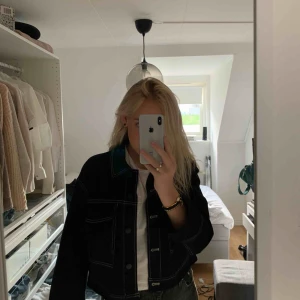  - Jättefin jacka från Monki, köparen står för frakt! Skriv för frågor 💕⚡️⚡️