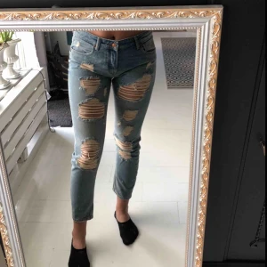  - Helt oanvända slitna jeans! Dm vid intresse 🥰