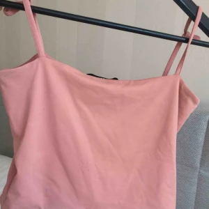  - ”gammelrosa” linne från bikbok