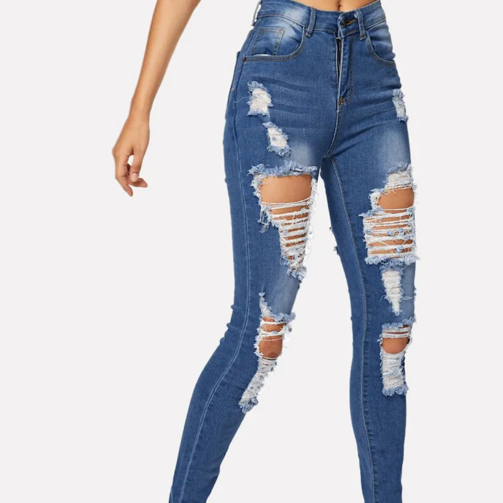 Kattigaste jeansen va säljer de för 40kr slitna jeans storlek s men om man har xs så går det oxå bra . Jeans & Byxor.
