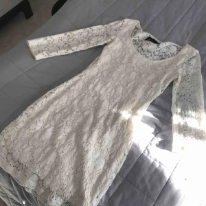  - Jätte fin klänning som tyvärr är för liten, 300kr+frakt kan gå ner i pris