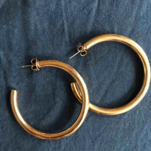  - Sååå snygga guldörhängen från guldfynd😫😫 säljer pga kommer inte till användning längre Nypris:119kr