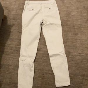 Chinos H&M - Chinos från HM i storlek 46. Endast använda ett fåtal gånger. Kan skicka fler bilder vid intresse.