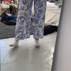 Mjukisbyxor  - Skit goa mjukisbyxor som är perfekta när man ska till stranden. Snyggaste och skönaste byxorna! 