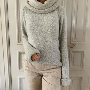 Chiquelle tröja - Världens mysigaste tröja från Chiquelle, så så mjuk och skön! Passar en XS-M, riktigt bra skick. Kom gärna med egna prisförslag. 200kr inkl frakt