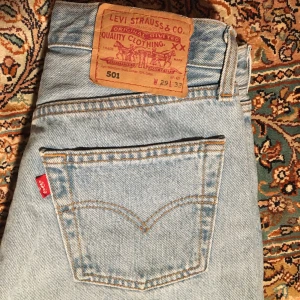 Levi’s 501 stl 29/32 - Lite små i storleken. Fint skick!