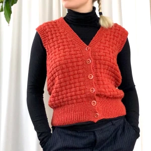 Väst  - Fin väst med knappar i bra kvalité✨