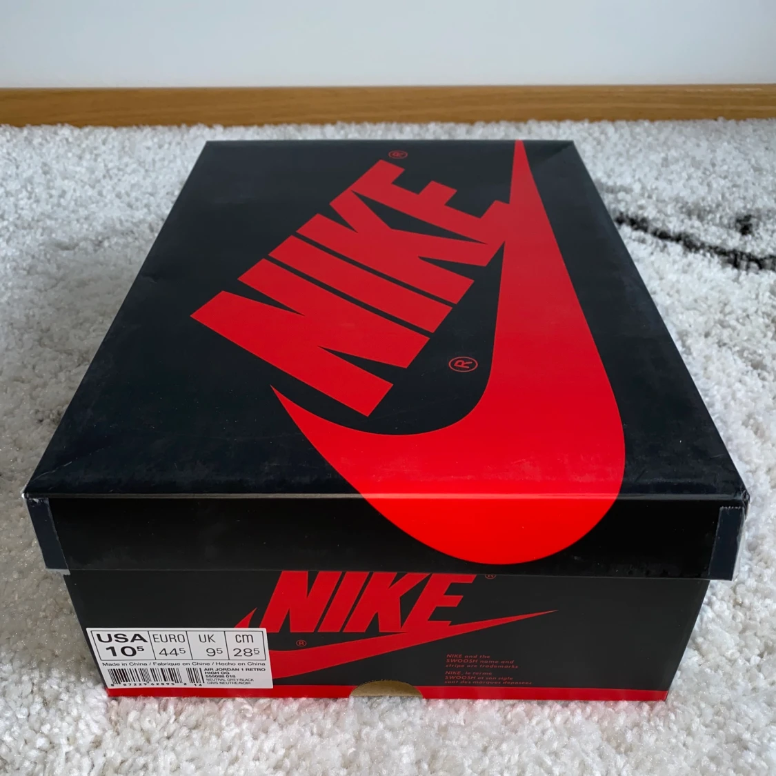 Jordan 1 Retro High Neutral Grey Hyper Crimson  - 91
