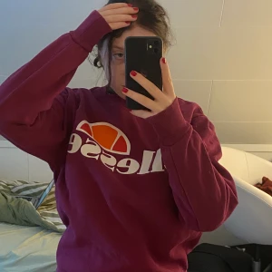 Ellesse sweatshirt  - En junkyard beställning som inte passade mig storleksmässigt längre. Har används enstaka tillfällen och hyffsat ny. 