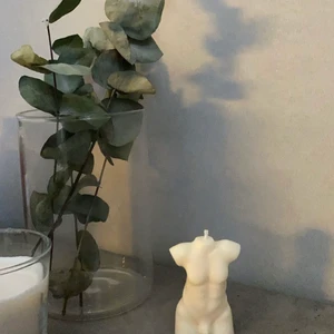 Ljus  - Instagram: femi.flame. Handgjorda ljus av veganskt och ekologiskt vax. Finns olika färger och former. 