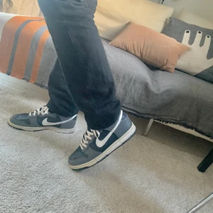 Nike dunk high strl 42,5 - Använda men bra skick, kan gå ner t 800 vid snabb affär 