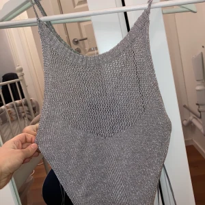 Topp - Mycket fin topp aldrig använd! 