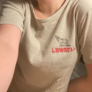 T-shirt - Snygg t-shirt. Ni står för frakt