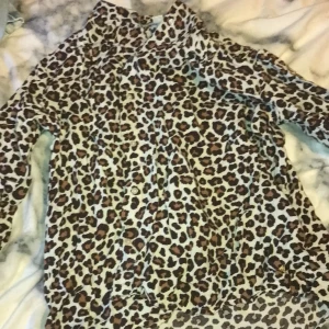 Leopardskorta - En leopardskorta, oanvänd och är väldigt tunn. 
