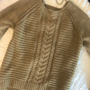 Stickad tröja - Jättesöt stickad tröja!!