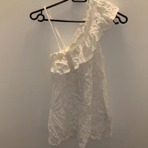 Vitt linne - Ordinarepris 100kr säljes för 30kr+ frakt 