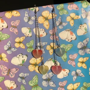 Dubbelkedjade resinörhängen godis - Dubbelkedjade örhängen resingodis! 49kr.             💖Allt kan göras i guld/silver efter önskemål, även längd på kedjor. Egna färgönskemål mottas!  💖Dubbelkedjade / enkedjade / inte kedjade! skriv i dm så löser jag säkerligen det😊💖  (prisskillnad sker) 