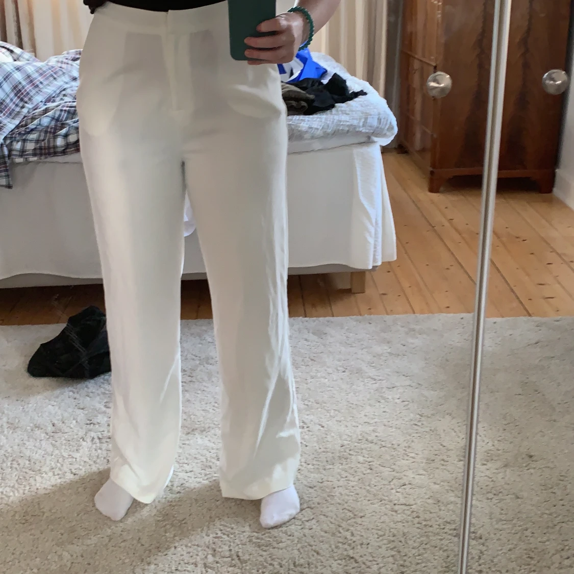 Vita kostymbyxor
