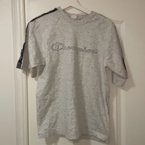 Chamipon - Äkta champion tröja vintage använd få gånger men endå ny skick köpt på humana. 