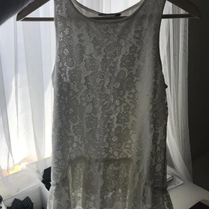  - Fin topp inköpt i Lindex stl 170 (14år) men passar en som har stl S