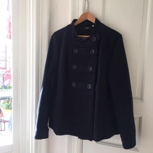  - Mörkblå/grå yllejacka (70% ull, 30% polyester) oanvänd från LaRedoute. ⭐️