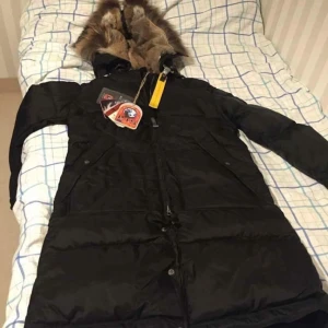  - Men helt ny parajumper long bear storlek XS Kvitto medföljer självklart, endast testad!!  Pris kan diskuteras