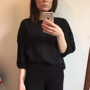  - Oanvänd oversized tisha med prislapp kvar.