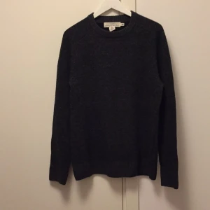  - Fin HM tröja, bra skick men lite för stor. Kan mötas upp i Sthlm, annars betalar köparen frakt. 
Swish föredras! 