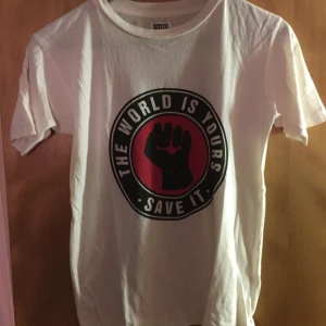  - Skönt material, weekday.com