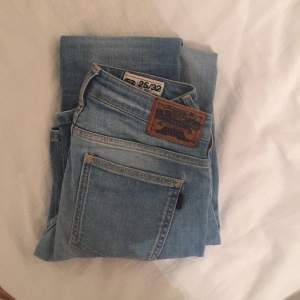 Ljusblåa bootcut jeans från crocker, strl 25/32. Säljer pga för små för mig.