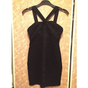  - Svart klänning stl.36 kan passa med 38 90kr+45kr frakt