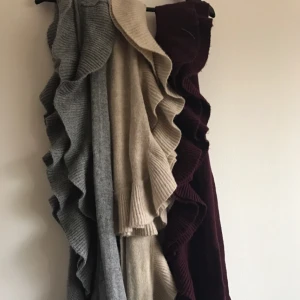  - Snygga halsdukar från H&M i olika färger!  15 för en 30 för alla. Pris är exkl frakt ✨