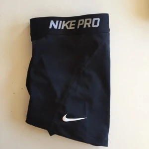  - Nike pro shorts, aldrig använda Frakt 20kr