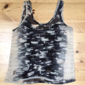  - Oversize linne från Urban Outfitters. 