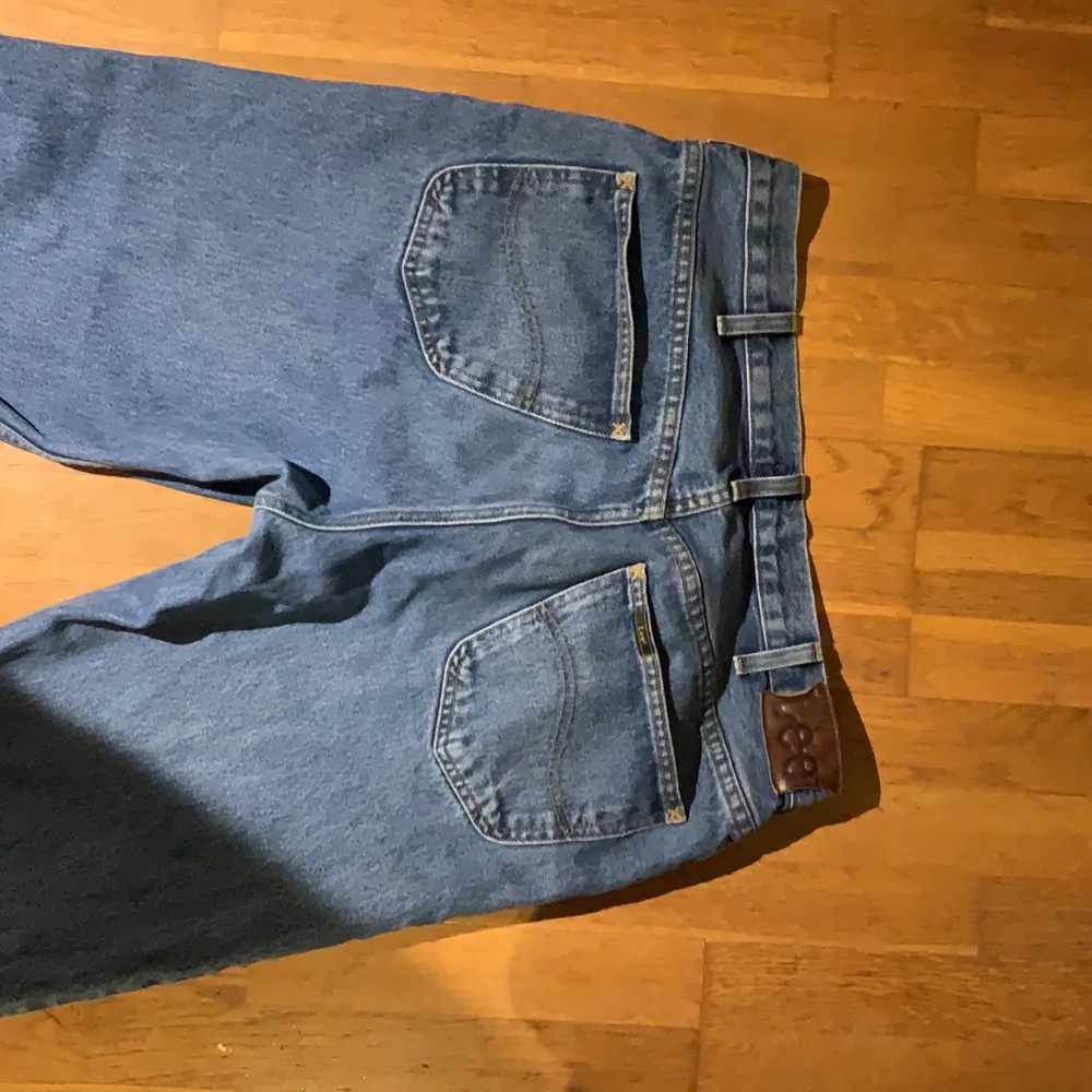 Jeans från Lee i storlek 36/34 . Jeans & Byxor.