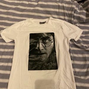 Harry Potter T-shirt  - Aldrig använd harry Potter tshirt från london. Storlek 32/34. 