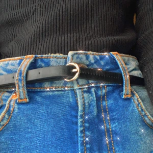 bälte 🖤 - snyggt bälte som funkar till alla outfits! buda buda buda!! Köpare står för frakten. Kontakta mig för mer information. 💿 !fake läder!