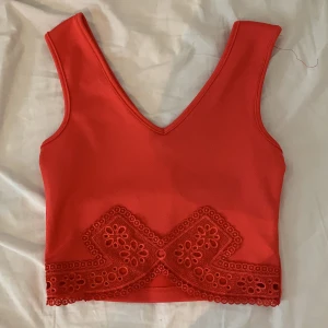 Gullig topp  - Super gullig, har tyvärr blivit för liten för mig. Köptes utomlands så vet ej vart den kommer ifrån. Den är mer rosa i verkligheten. 