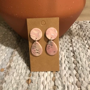 Öronhänge  - Rosa beige silver lera Öronhänge 