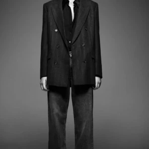 Zara jeans - Säljer mina svarta zara jeans💓🤛🏽 Säljer då jag har ett par liknanade, de är i storlek 36 och full length. Köparen står för frakt.💓⚡️ budgivning