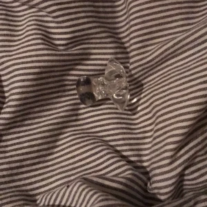 Håraccesoar - Vet inte vad detta kallas men det är en sådan som man sätter i hästsvansen så den blir fylligare, aldrig använd. Köparen står för frakten, betalning via Swish.