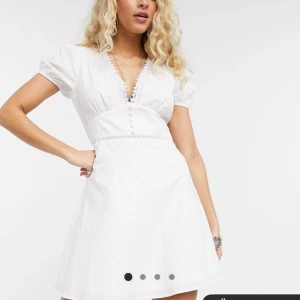 Studentklänning - Superfin studentklänning. Oanvänd, från Asos. Storlek S. 